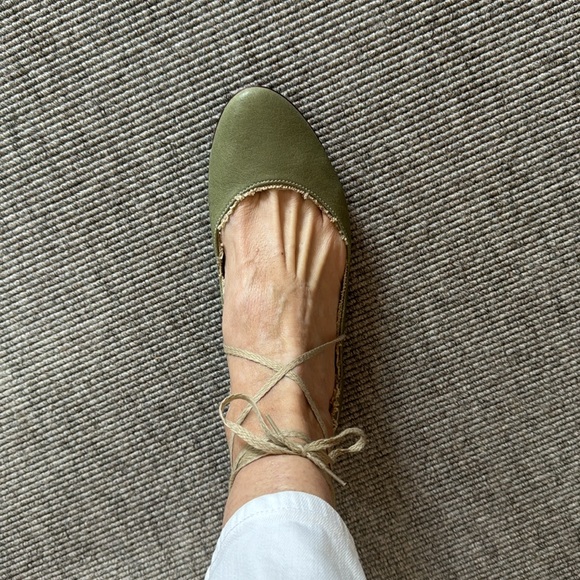 Light army green ballet flats with ankle tie - Picture 1 of 6